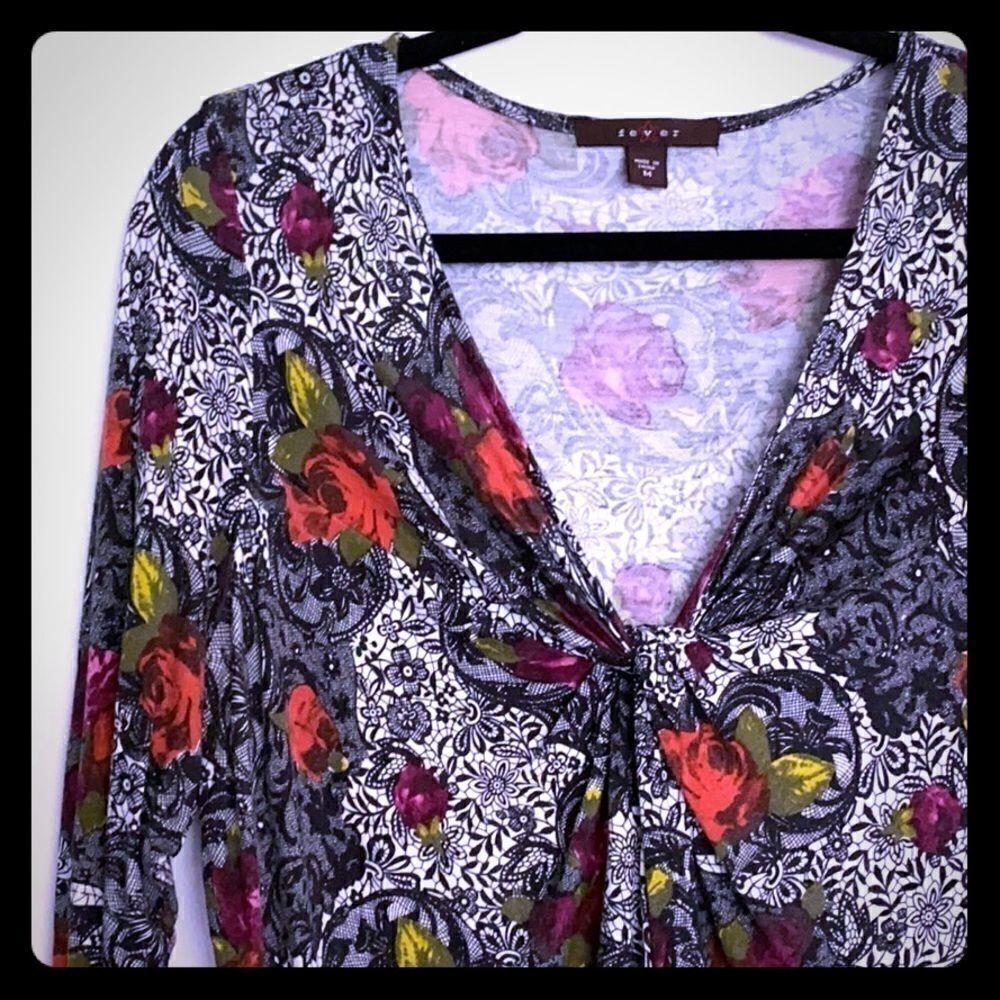 Fever roses and lace print v-neck drape 🌿